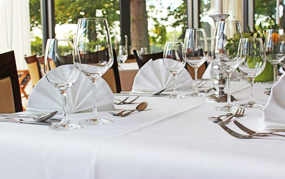 im Trend: weiße Tischdecken