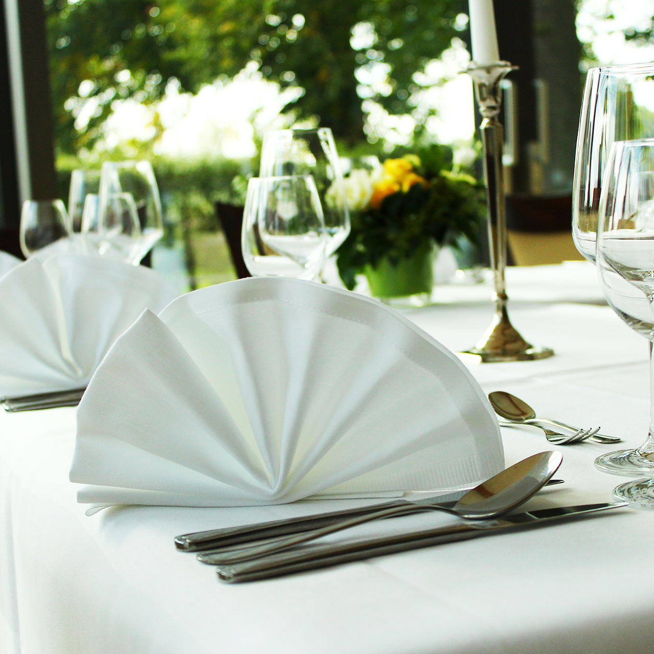 10 Stoffservietten, Sara, weiß, mit Atlaskante, 50x50