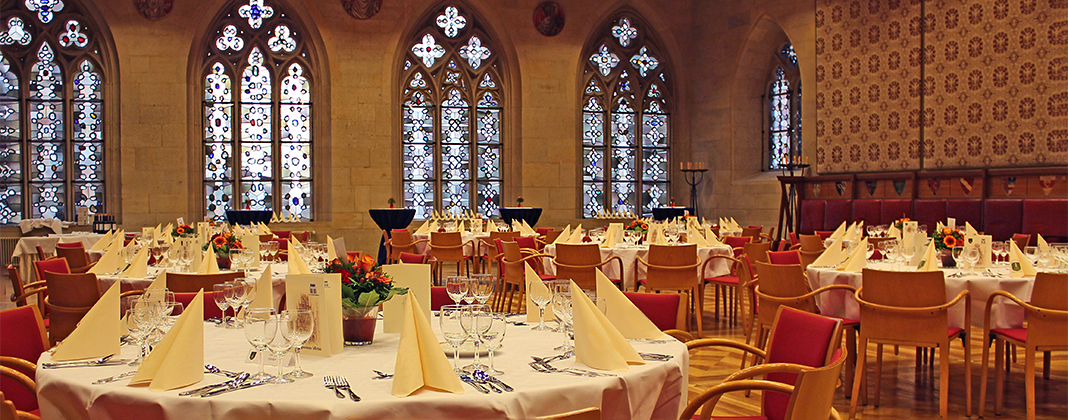 weisse runde Tischdecken von Libusch im Rathausfestsaal in Münster