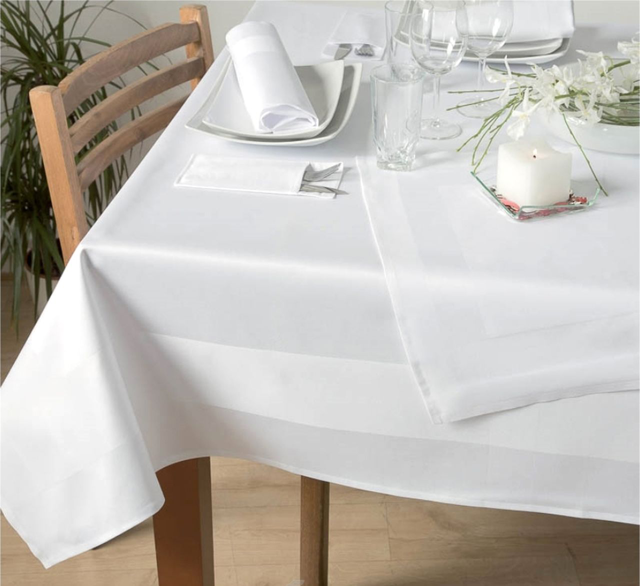 Tischdecken mit Atlaskante