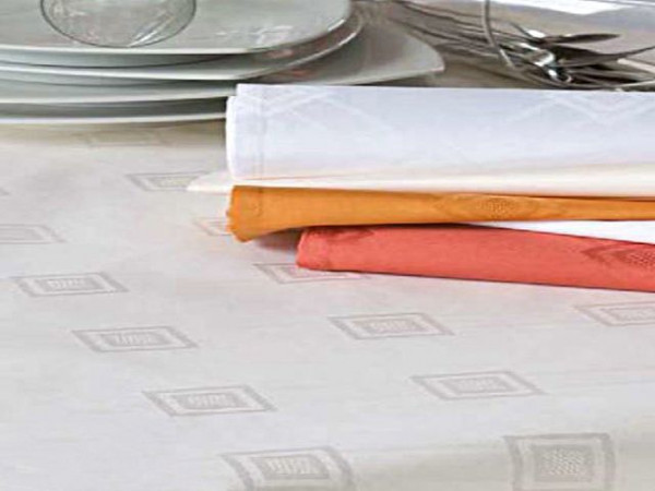 Damask tablecloth Milara, champagne, with elegant pattern, 140x260