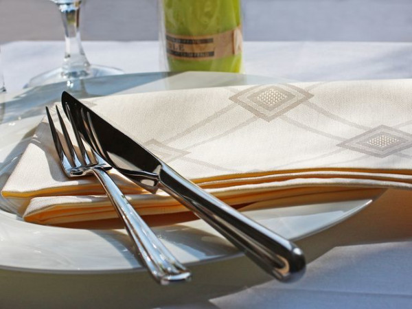 6 Damast-Servietten Milara, sekt, mit elegantem Muster, 50x50
