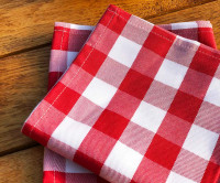 Preview: 20 cocktail napkins, red and white checkered, 30x30 Preview: 20 cocktail napkins, red and white checkered, 30x30