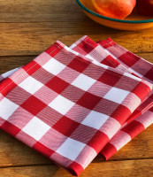 Preview: 20 cocktail napkins, red and white checkered, 30x30 Preview: 20 cocktail napkins, red and white checkered, 30x30
